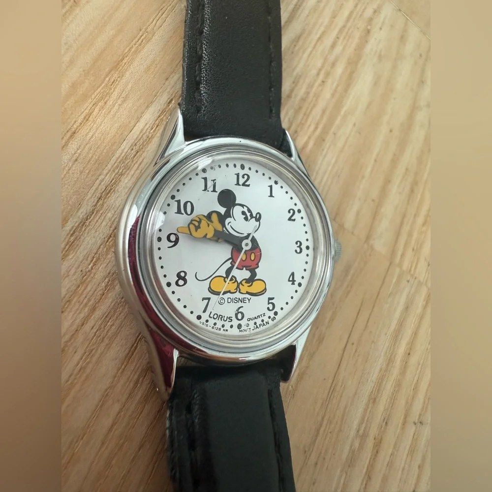 Vintage Lorus Disney Mickey Mouse moving arms watch NEW BATTERY